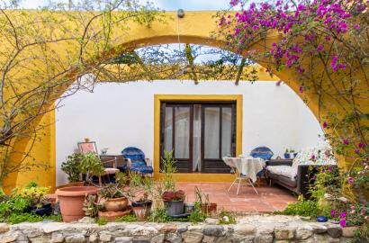 Chalet con tres espacios independientes en planta baja con jardín