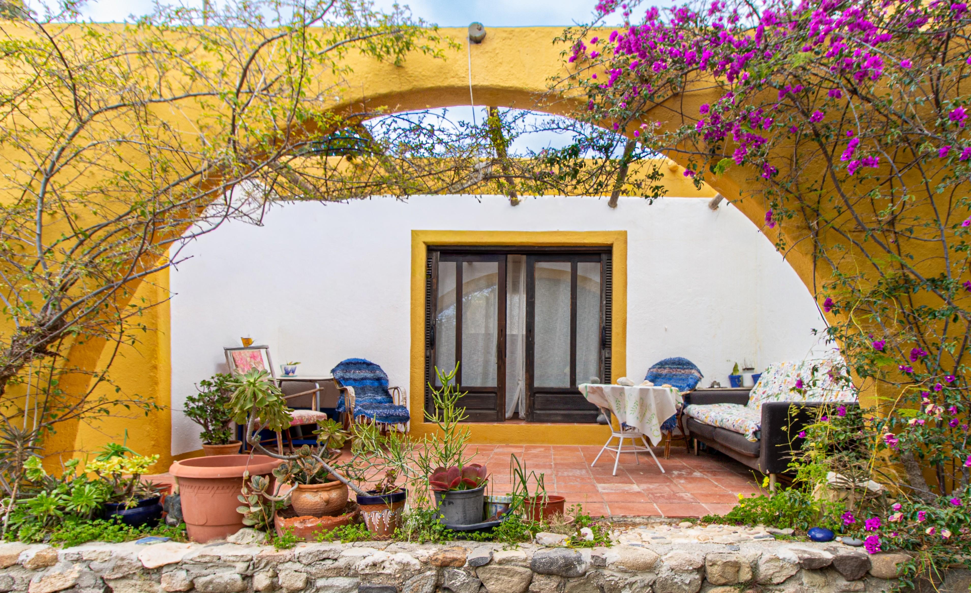 Chalet con tres espacios independientes en planta baja con jardín