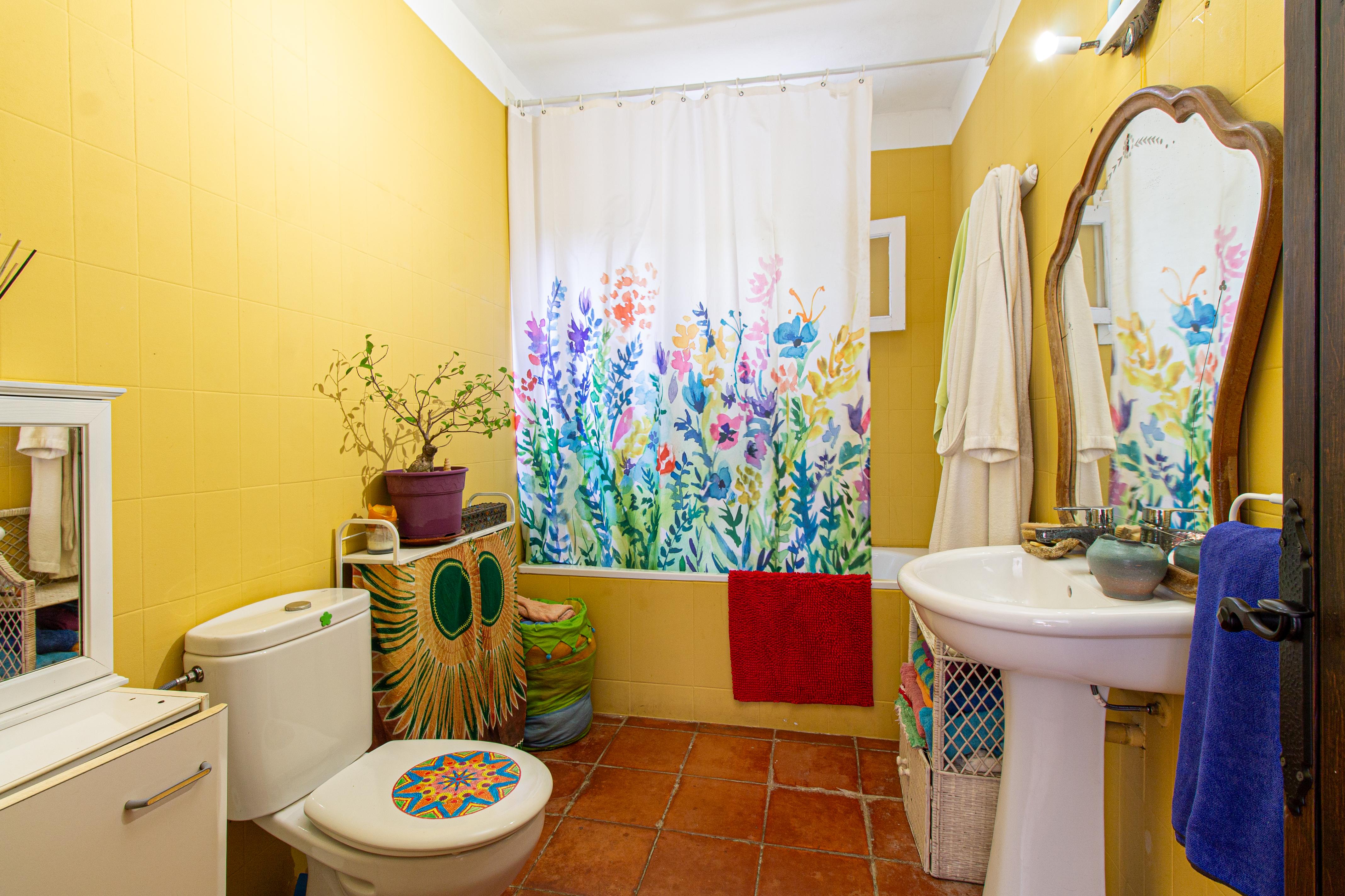 Chalet con tres espacios independientes en planta baja con jardín