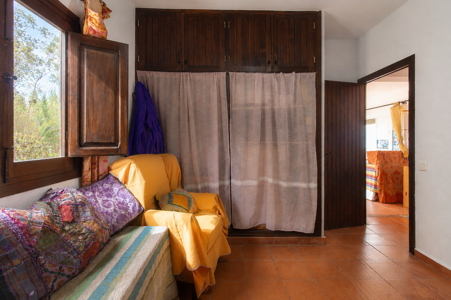Chalet con tres espacios independientes en planta baja con jardín