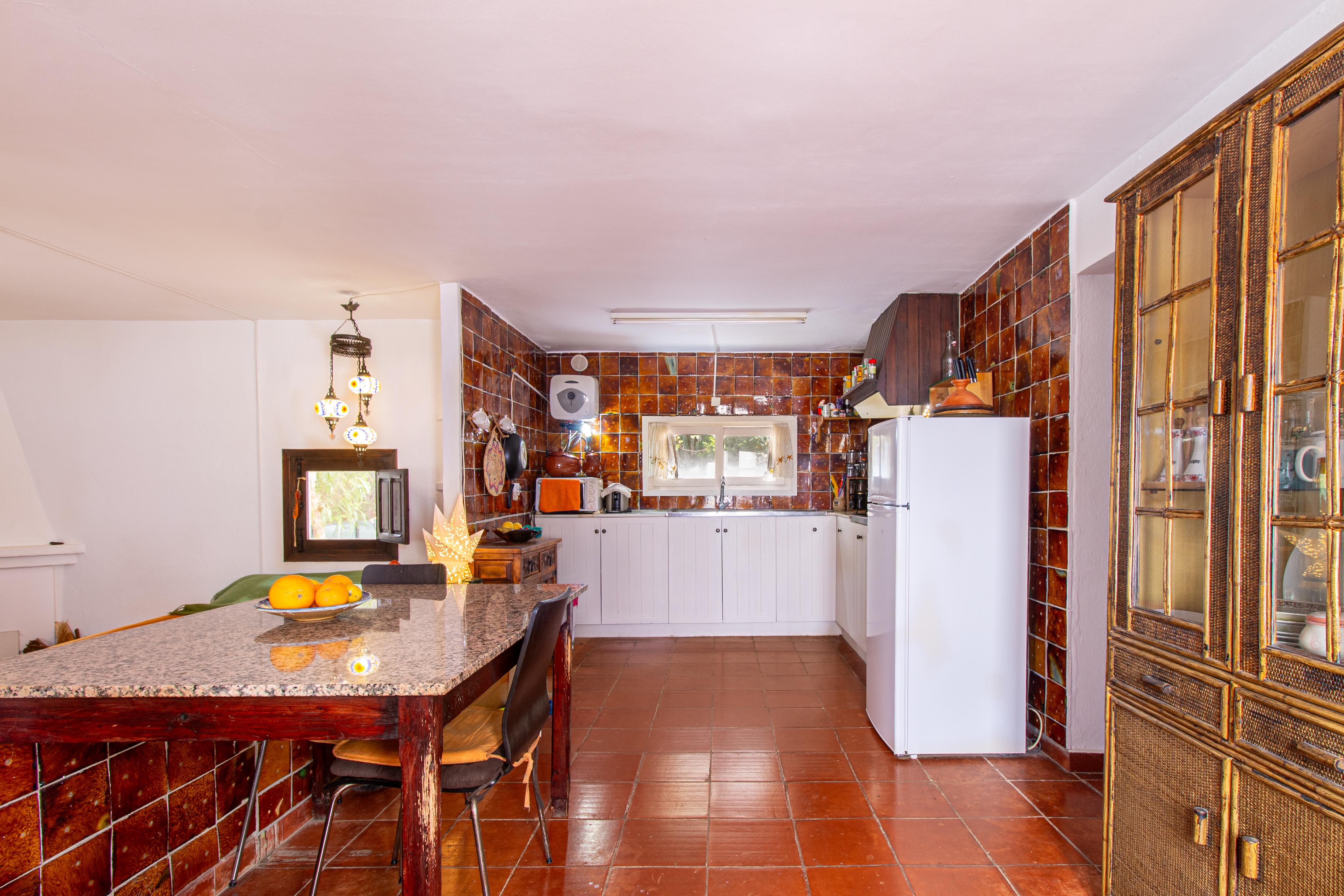 Chalet con tres espacios independientes en planta baja con jardín
