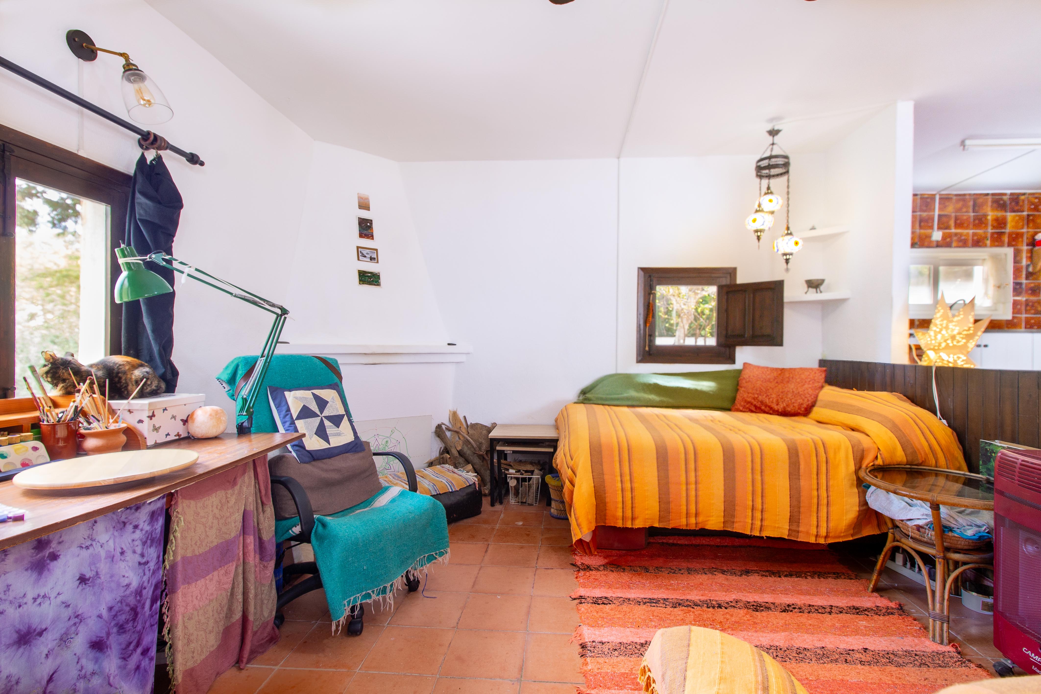 Chalet con tres espacios independientes en planta baja con jardín