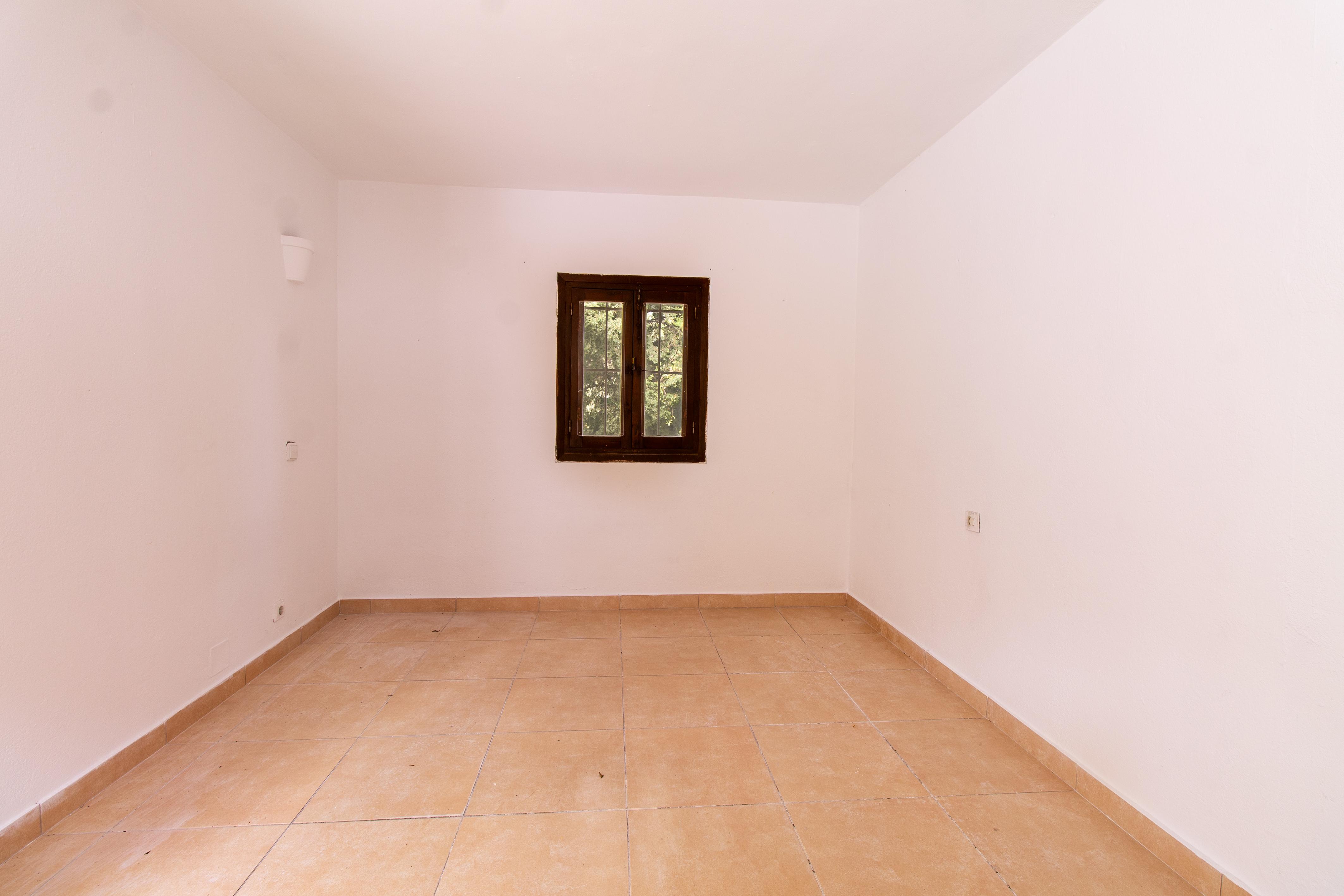 Chalet con tres espacios independientes en planta baja con jardín