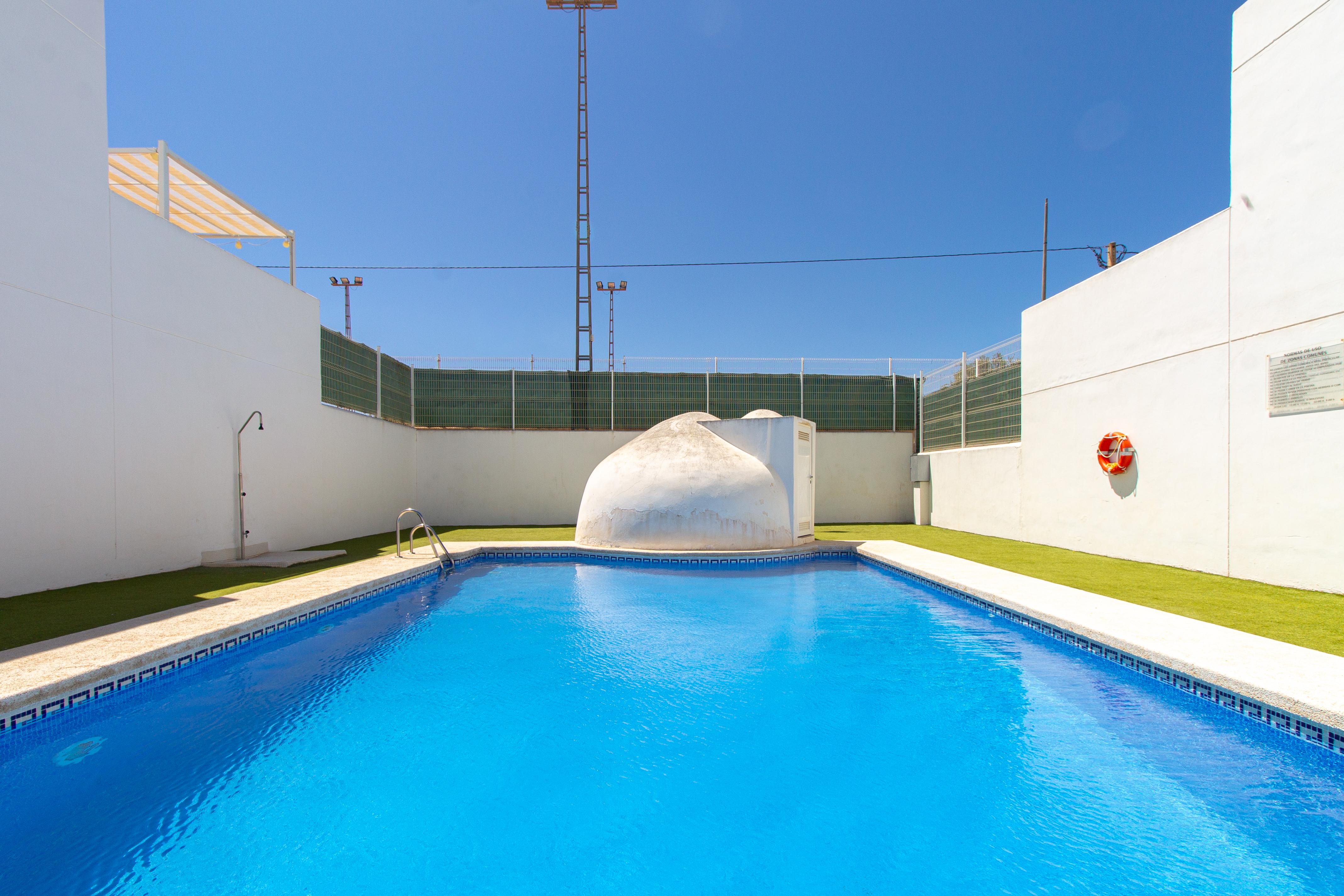Casa con piscina comunitaria