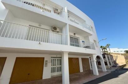 Luminoso apartamento con cochera en Las Negras