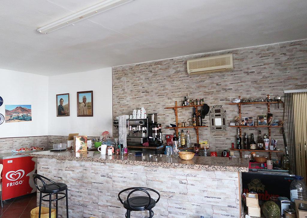 Casa tradicional y bar en Las Hortichuelas Altas