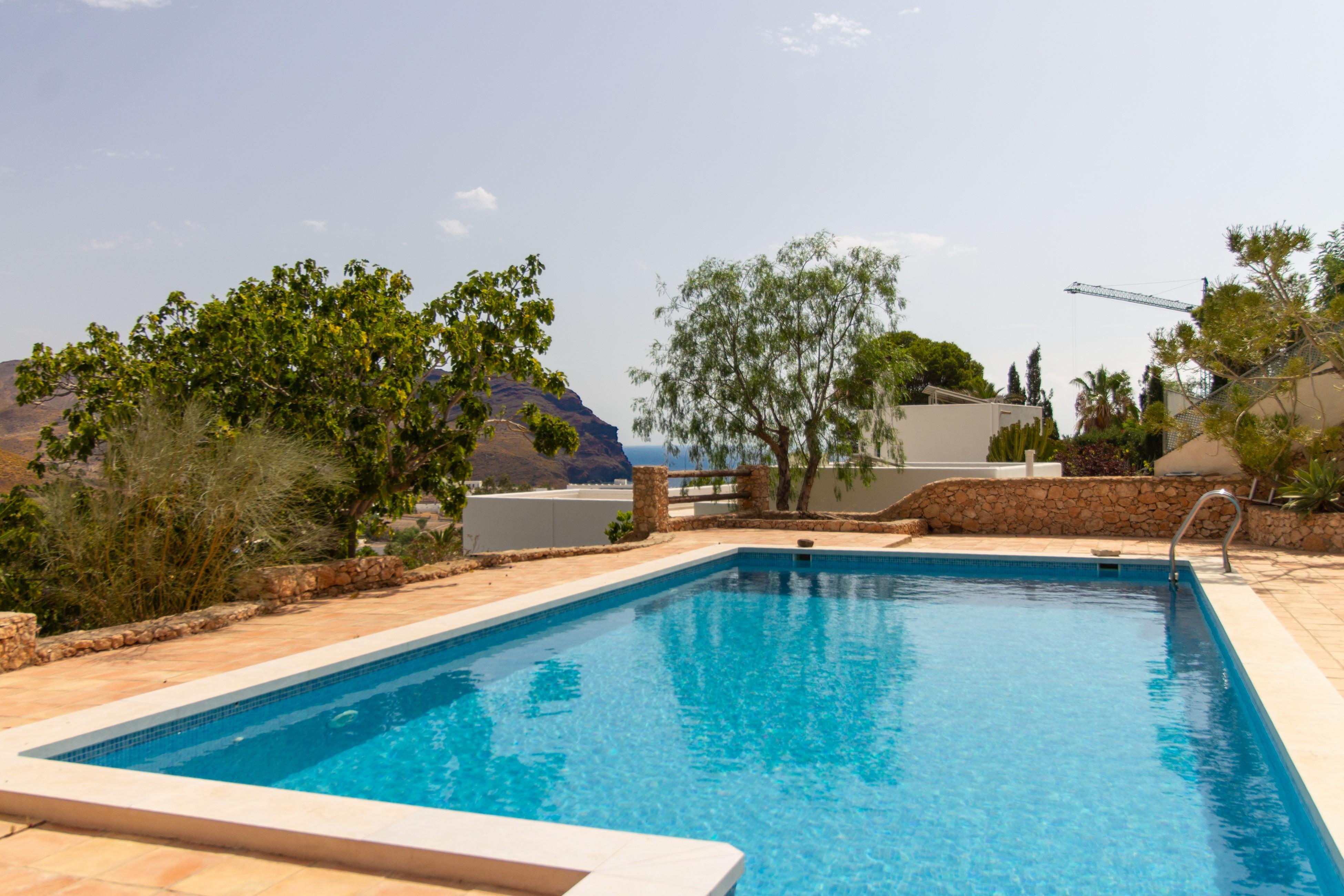 Casa con piscina y varias viviendas en Las Negras